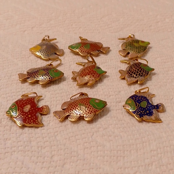 New Vintage lot of 9 Cloisonne Fish Pendants Various sizes/colours - Picture 8 of 8
